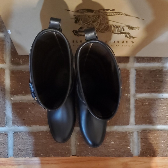 Burberry Equestrian Plaid Lining Rain Boots - 40 - Picture 4 of 6